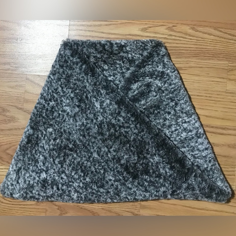 American Eagle Outfitters Faux Fur Tubular Snood / Scarf Black & Gray One Size